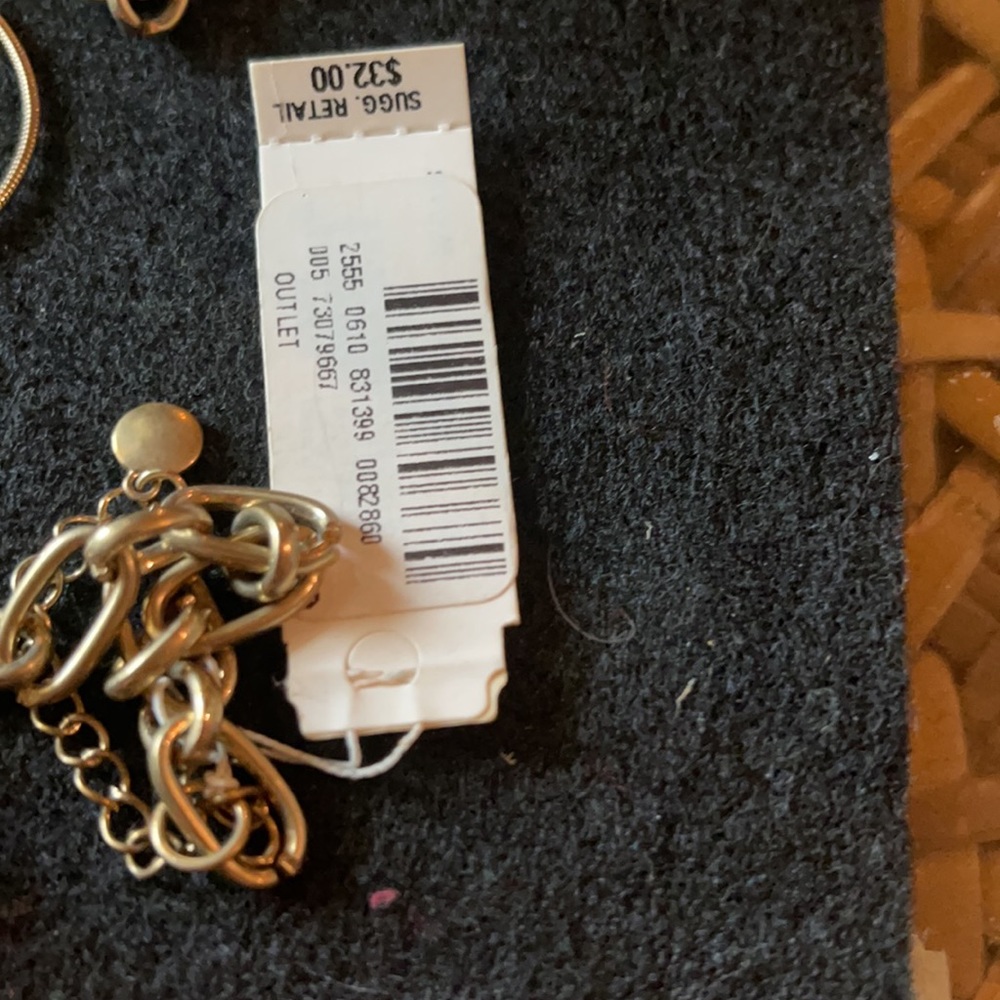 Liz Claiborne Vintage New Gold Tone layer Chain - Picture 6 of 6